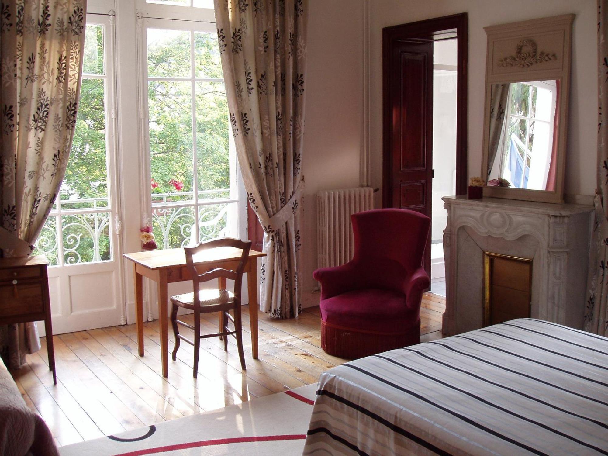 Bed and Breakfast Castel De La Pique Bagnères-de-Luchon Habitación foto